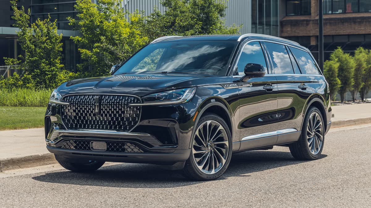 Lincoln Aviator chauffeured vehicle